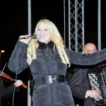 Maja Nikolić uz Ansambl Branka Markovića, Koncert u organizaciji "Galakord" Estrade, "Dan Studenata", Studentski Grad, Beograd, 2015